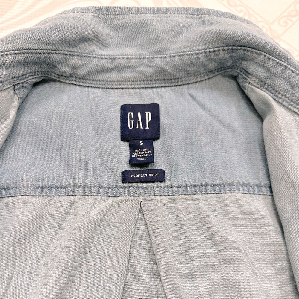 Gap Denim Button Shirt Small - image 3